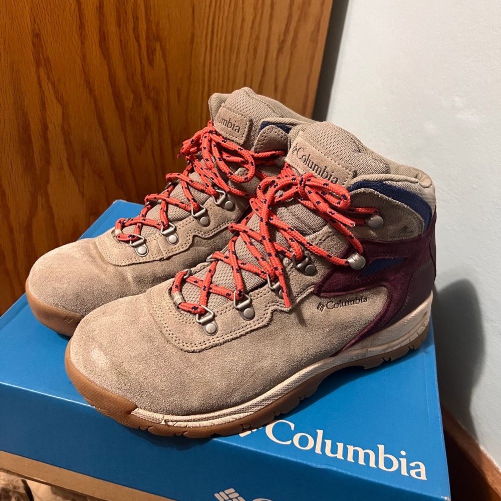 Columbia Women’s Hiking Boots - Kettle, Marionberry/Marmite, Mure